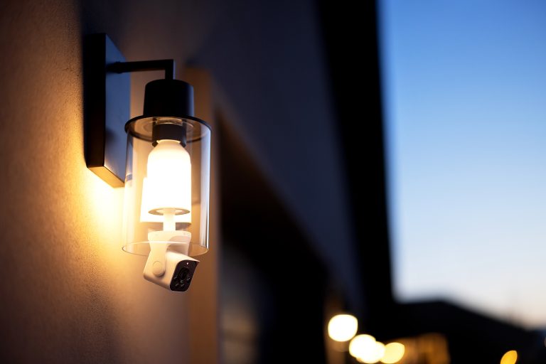 Wyze’s latest smart bulb is also a camera