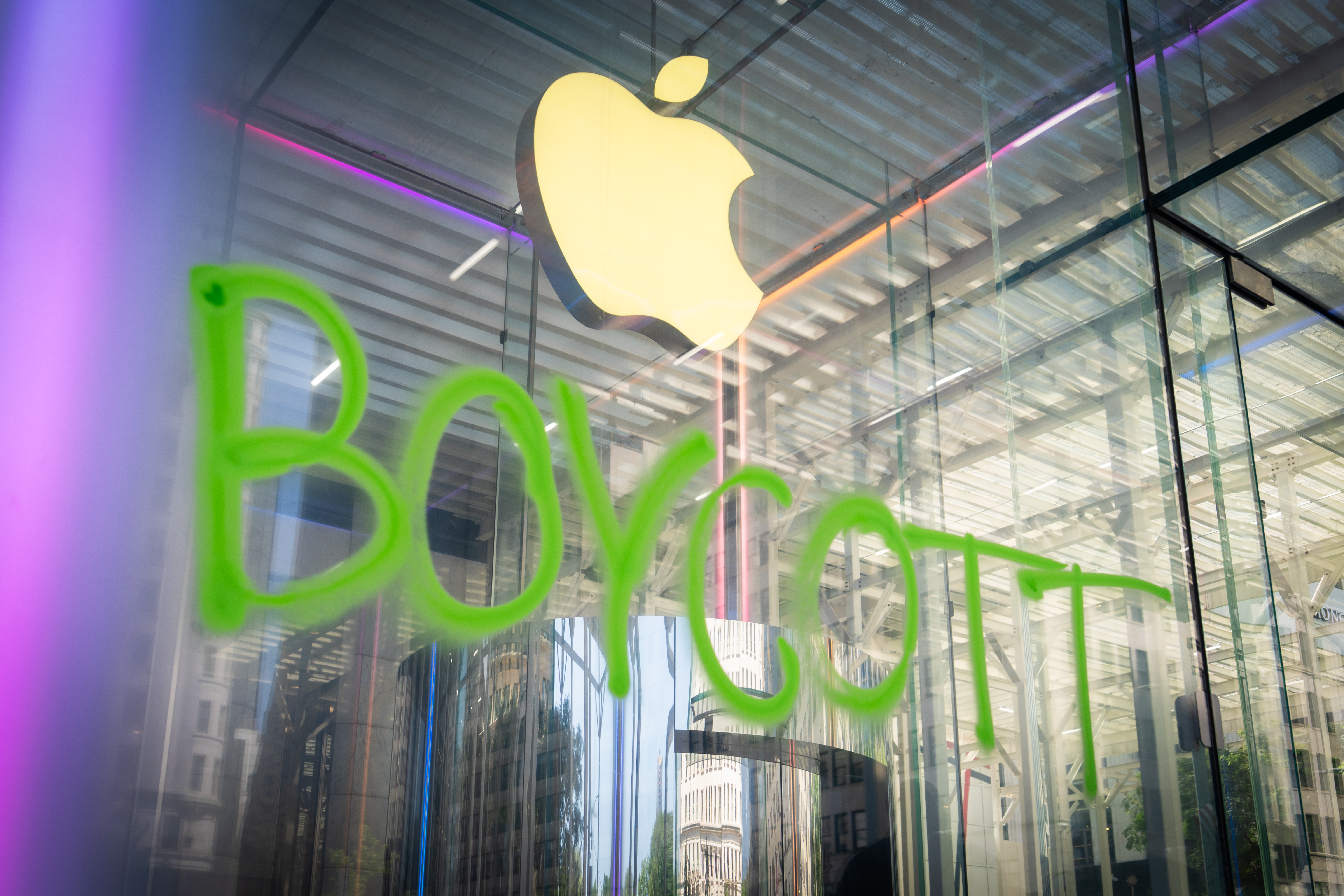 Apple’s 5th Ave store spray-painted to protest ‘climate hypocrisy’