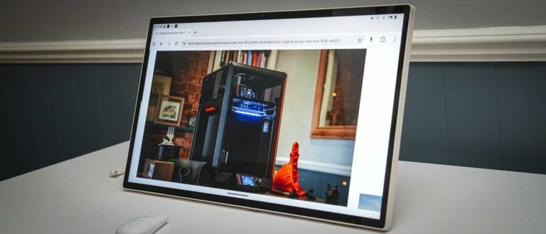 I reviewed this 25-inch portable monitor – I just wish it lived up to its huge potential