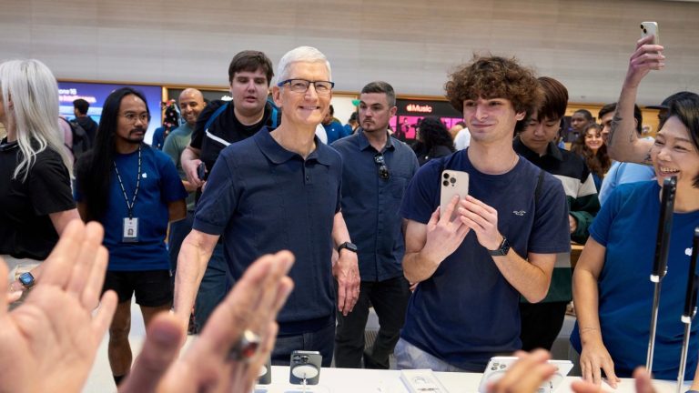 Upgraders vs. newcomers: who drove sales for each product category during Apple’s Q4 2025