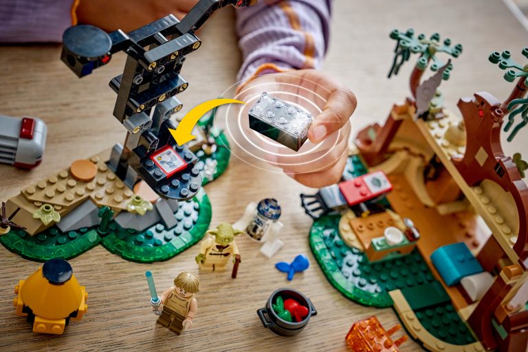 Lego’s Smart Brick is here, and it transforms these new Star Wars sets