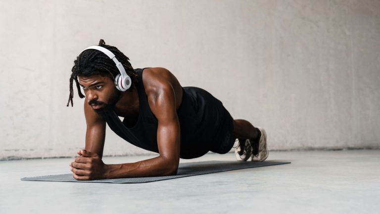 Sit-ups wrecking your back? The ‘body saw’ is not only safer, but also activates more muscle, researchers say
