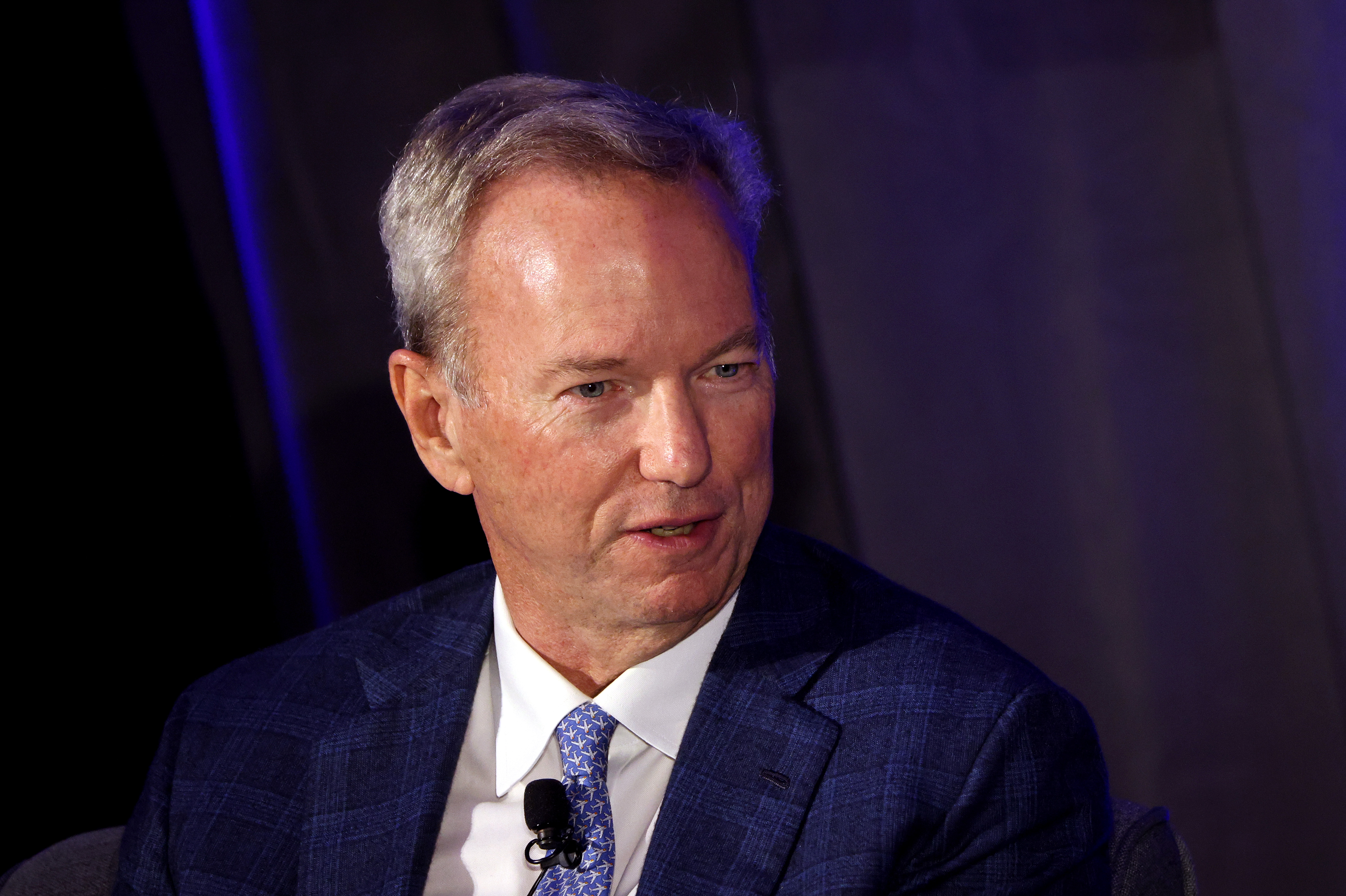 University of Arizona students boo Eric Schmidt’s AI cheerleading during commencement