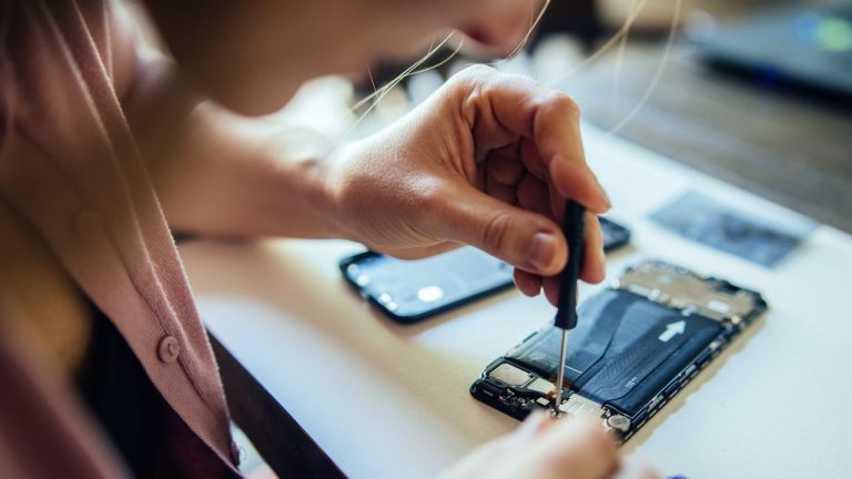She handed a repair tech her iPhone and then the worst happened — here’s how to protect your data and yourself