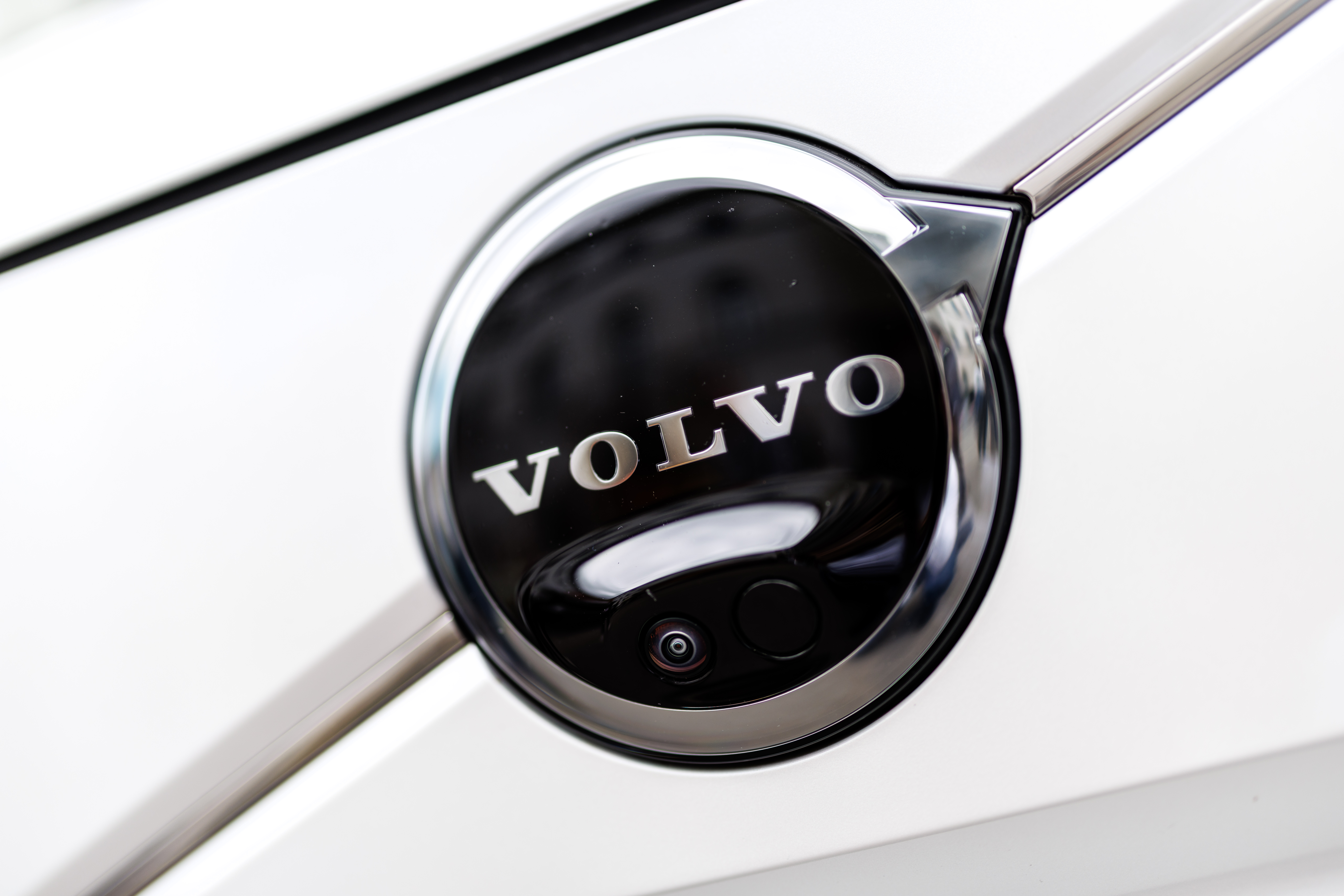 Volvo is trying to put its EV stumbles in the rearview